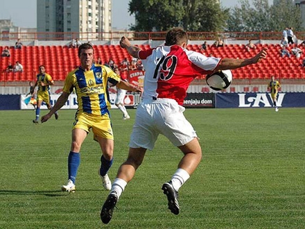 Tasić (Dinamo), u žutom dresu